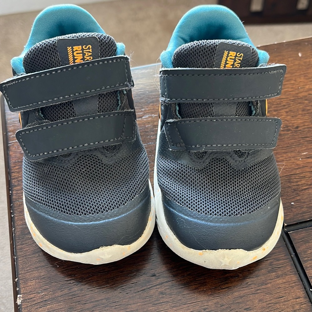 Nike toddler shoes size 7c